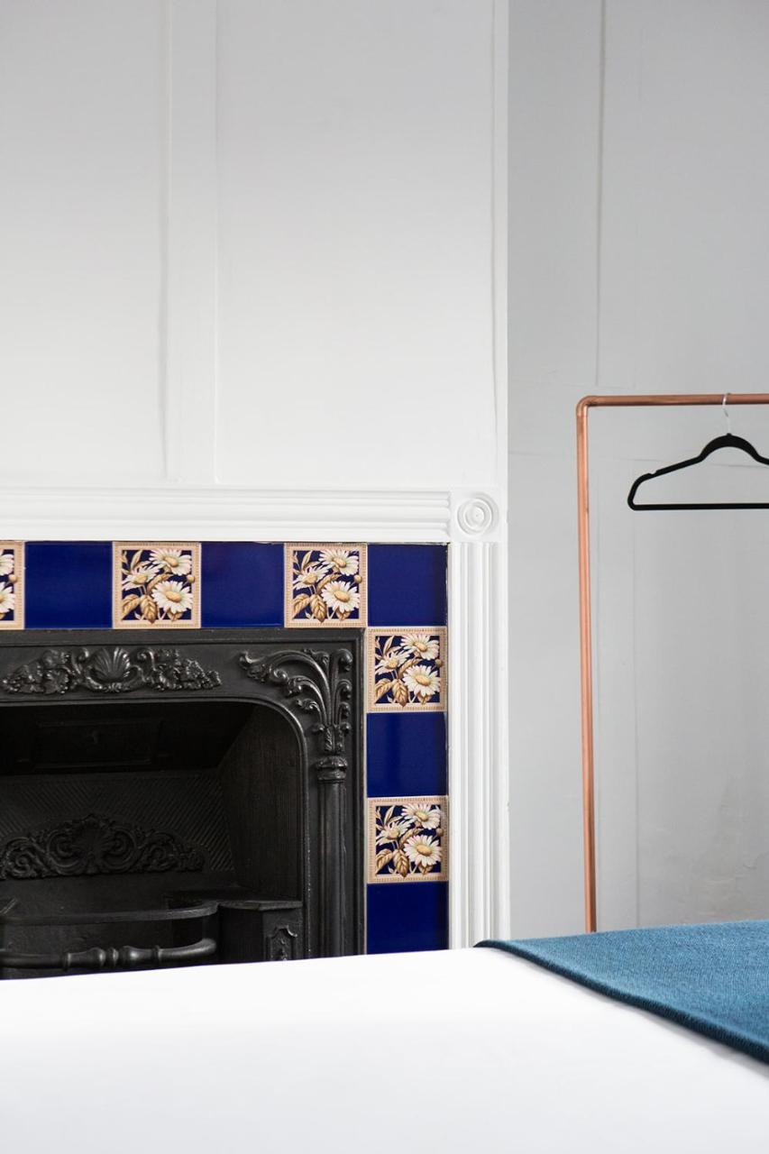 Bed and Breakfast Whitehouse Rye Zewnętrze zdjęcie Blue and white tiles
